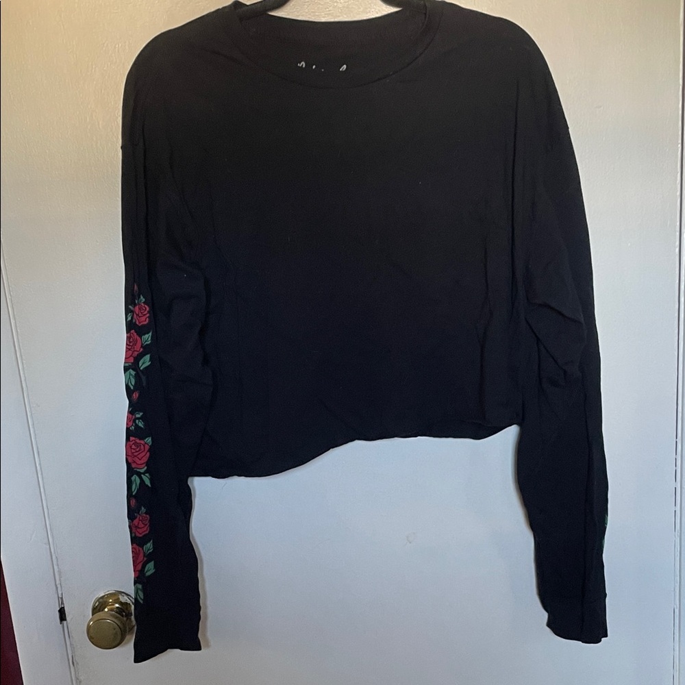 Ripple. Black Long Sleeve Crop Top with Rose Detail. Large. Nice.